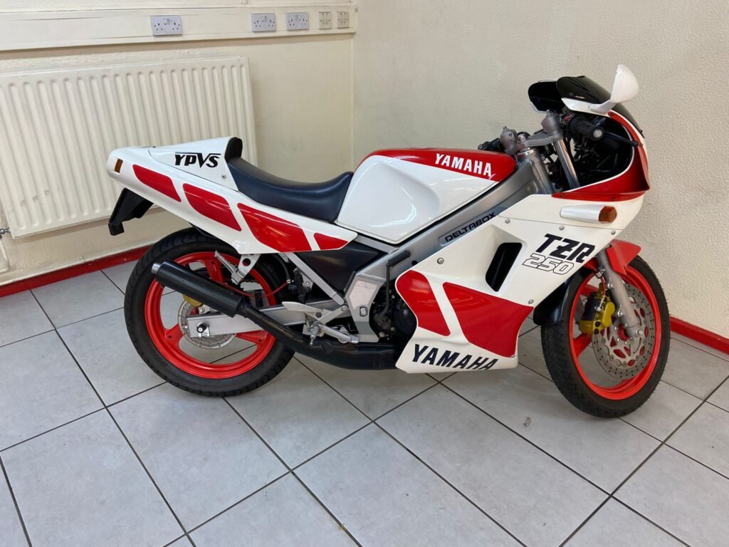 YAMAHA TZR250 1KT