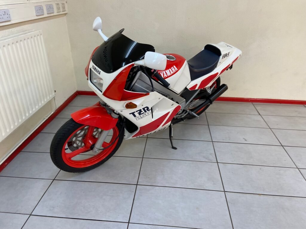 YAMAHA TZR250 1KT