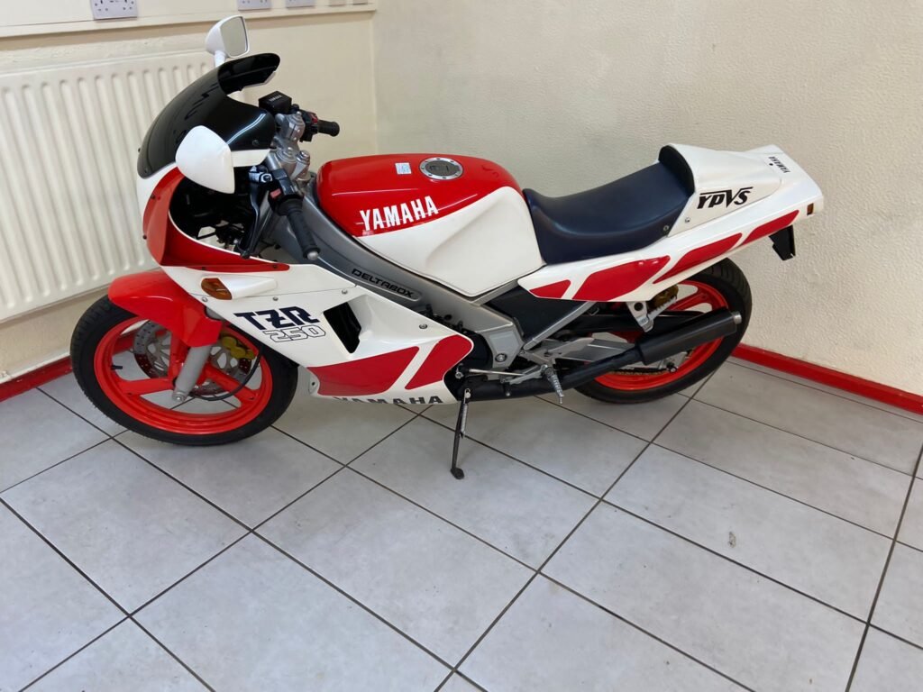 YAMAHA TZR250 1KT