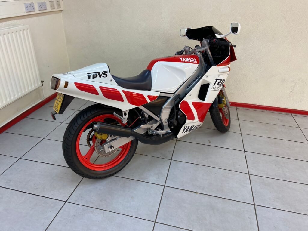 YAMAHA TZR250 1KT