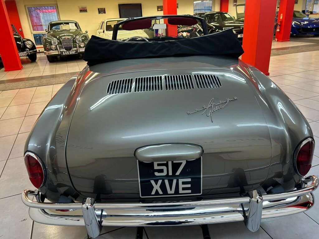 VOLKSWAGEN KARMANN GHIA CONVERTIBLE