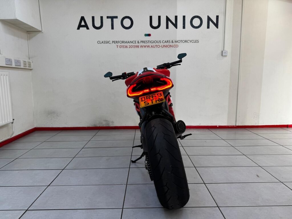 MV AGUSTA BRUTALE 800 DRAGSTER RR RC