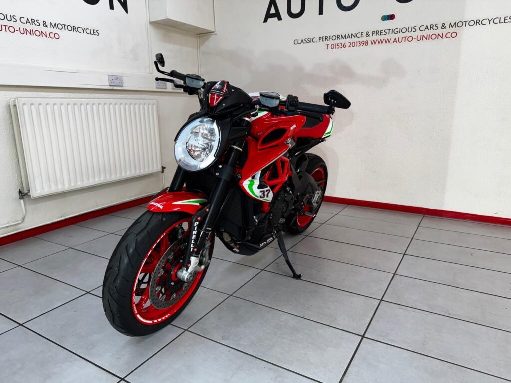 MV AGUSTA BRUTALE 800 DRAGSTER RR RC