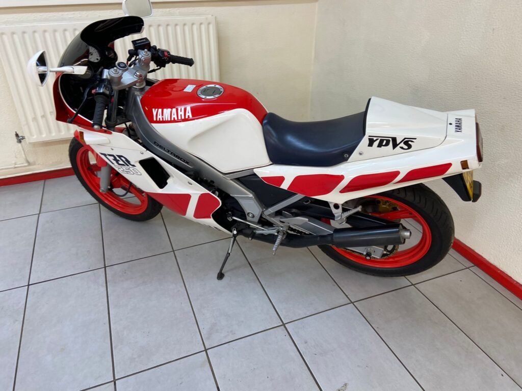 YAMAHA TZR250 1KT