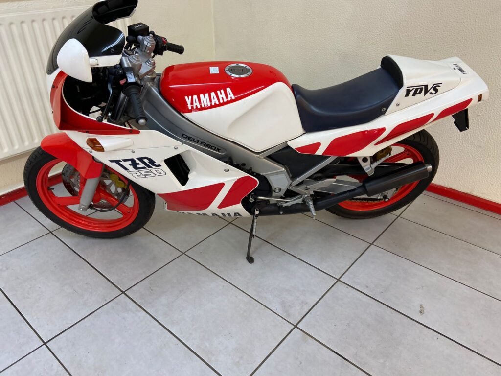 YAMAHA TZR250 1KT