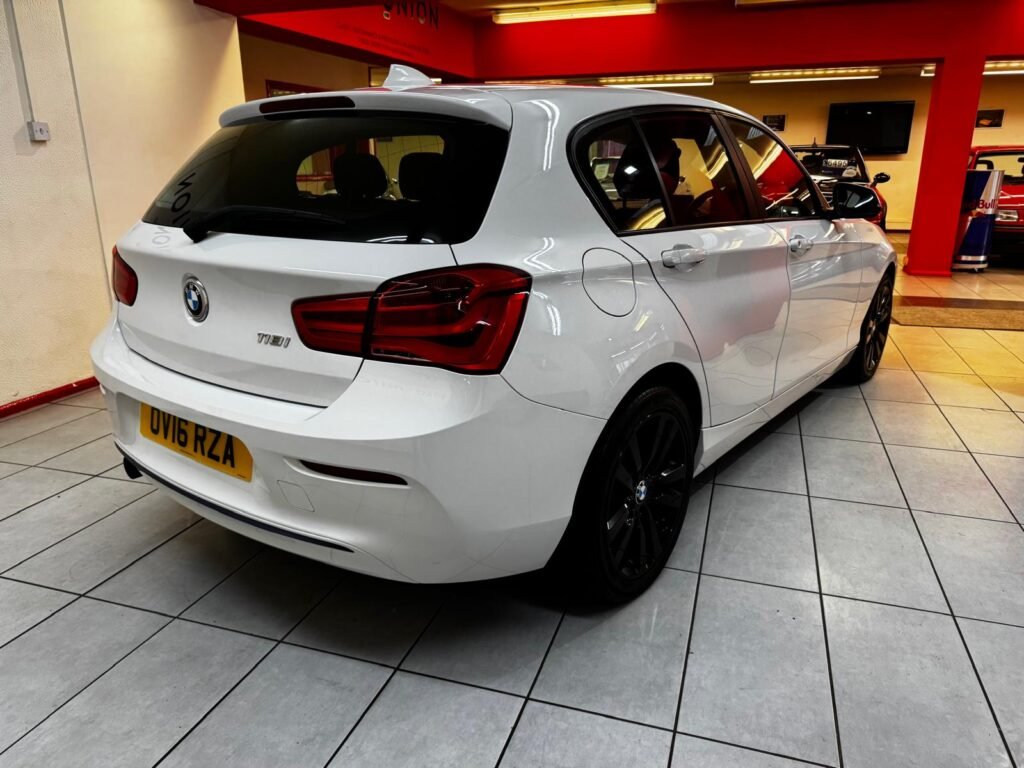 BMW 118i SPORT