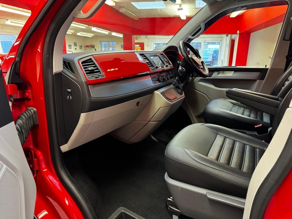 VOLKSWAGEN TRANSPORTER T6 4MOTION LWB T32 KOMBI HIGHLINE DSG AUTOMATIC.