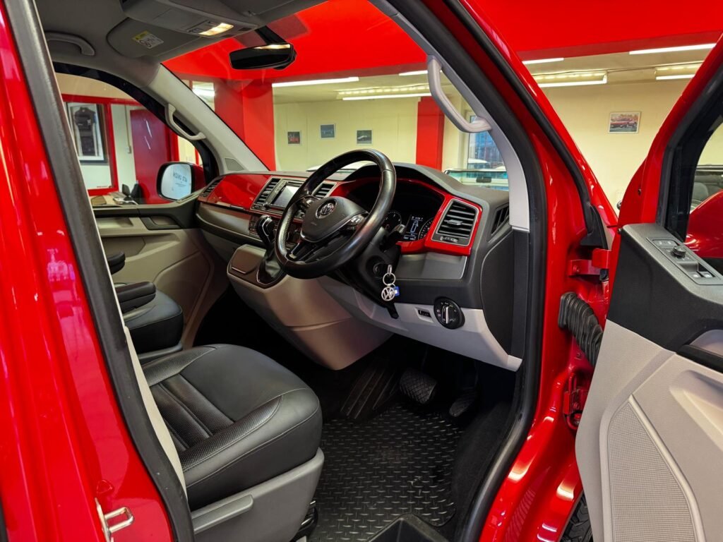 VOLKSWAGEN TRANSPORTER T6 4MOTION LWB T32 KOMBI HIGHLINE DSG AUTOMATIC.