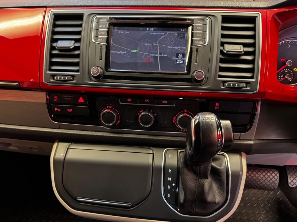 VOLKSWAGEN TRANSPORTER T6 4MOTION LWB T32 KOMBI HIGHLINE DSG AUTOMATIC.