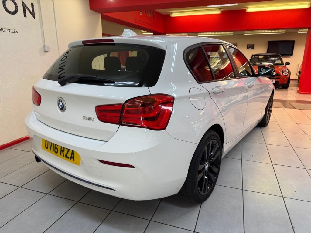 BMW 118i SPORT