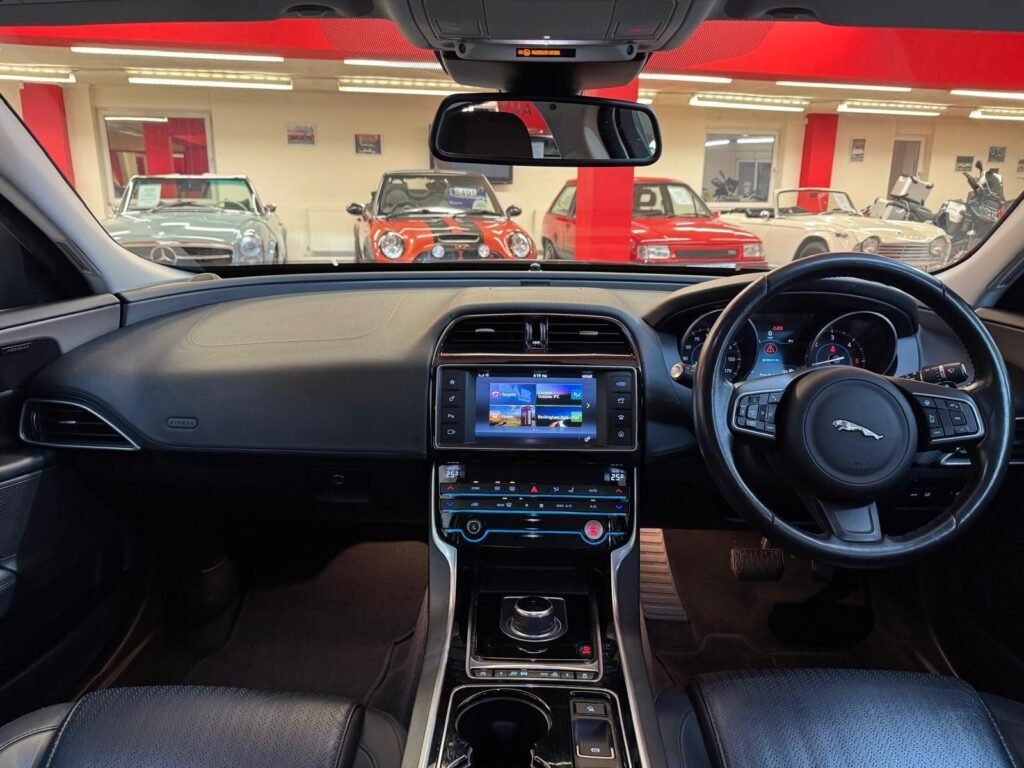 2016 Jaguar XE OV16VDG