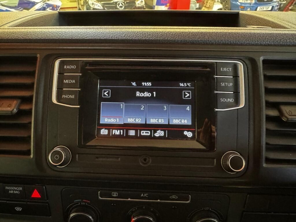 2017 Volkswagen Transporter DY67UCA