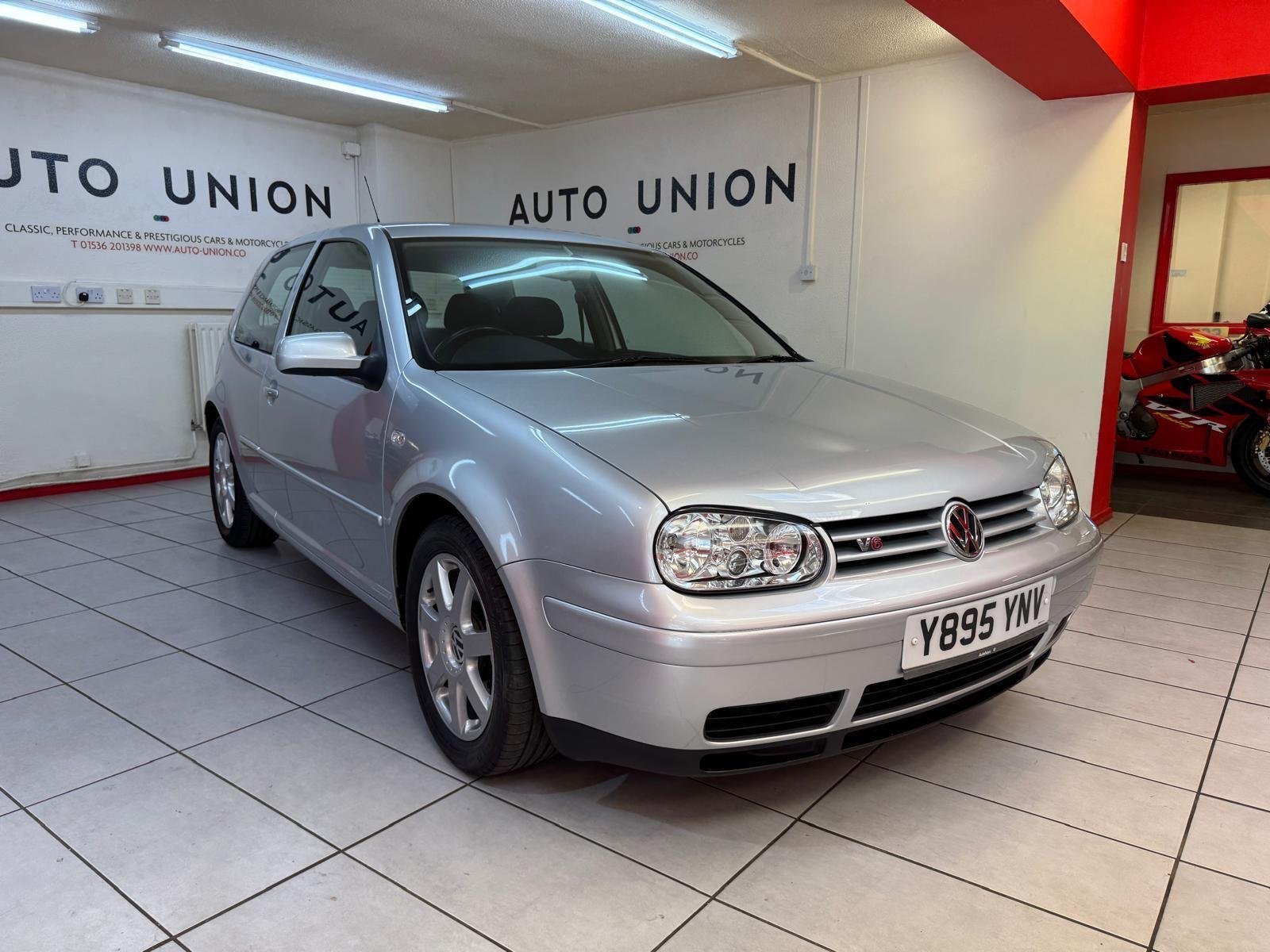 2001 Volkswagen Golf Y895YNV