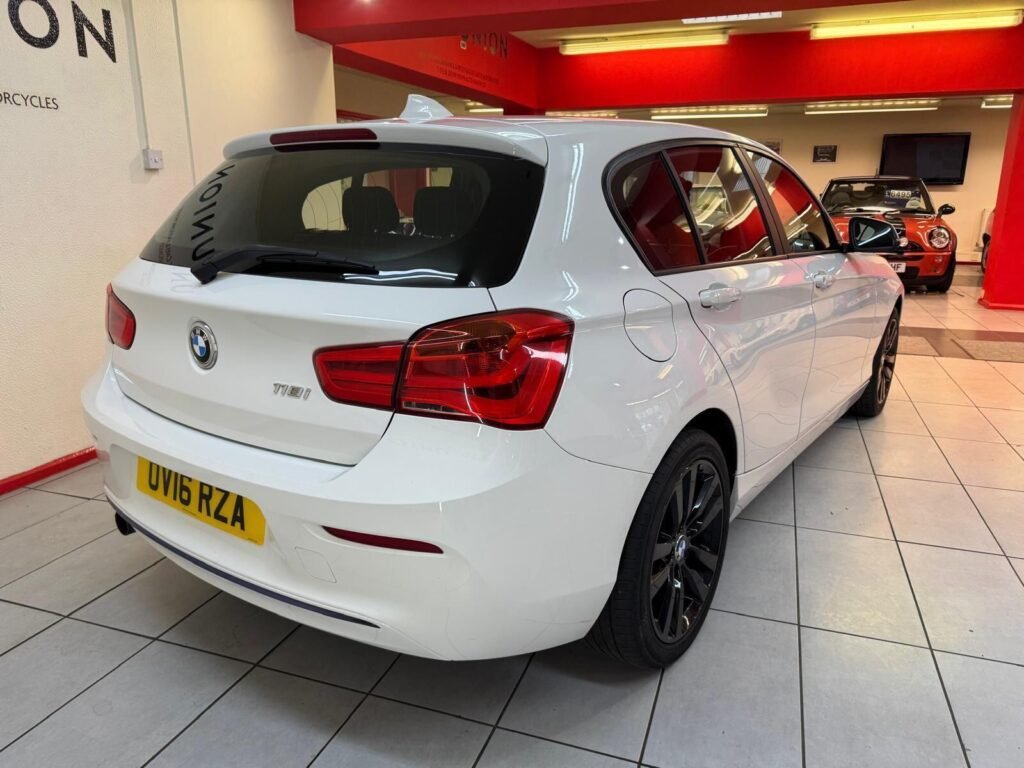2016 BMW 1 Series OV16RZA