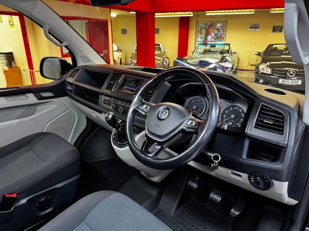 2017 Volkswagen Transporter DY67UCA