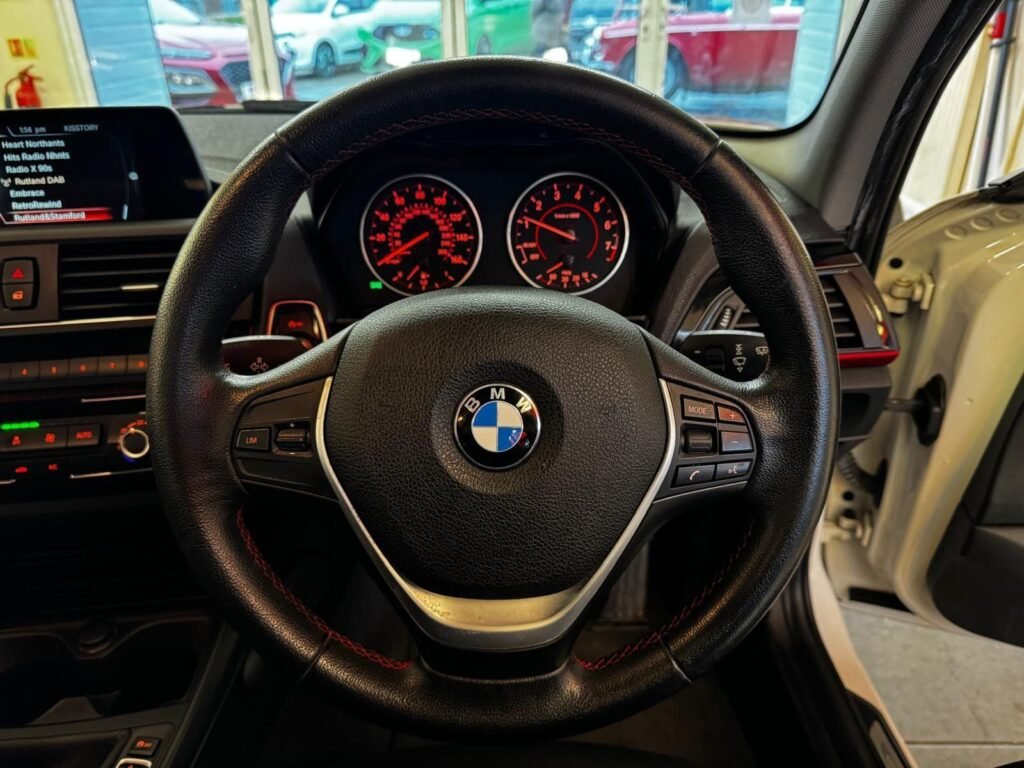 2016 BMW 1 Series OV16RZA