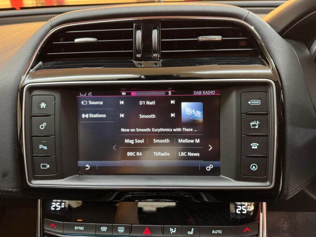 2016 Jaguar XE OV16VDG